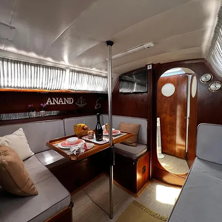 ספינת מלון Sailboat Anand