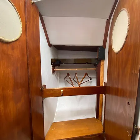 ספינת מלון Sailboat Anand ליסבון