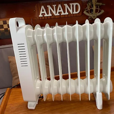 Botel Sailboat Anand