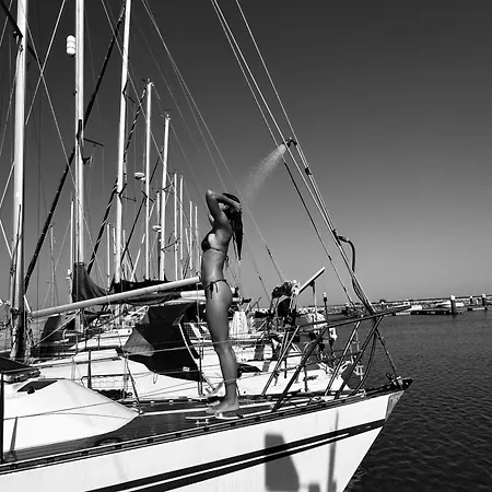 Sailboat Anand * ליסבון