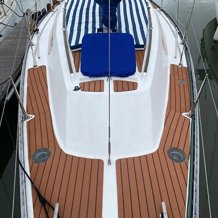 Sailboat Anand Hotel en barco